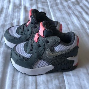 Infant Nike Air Max shoes (2C)